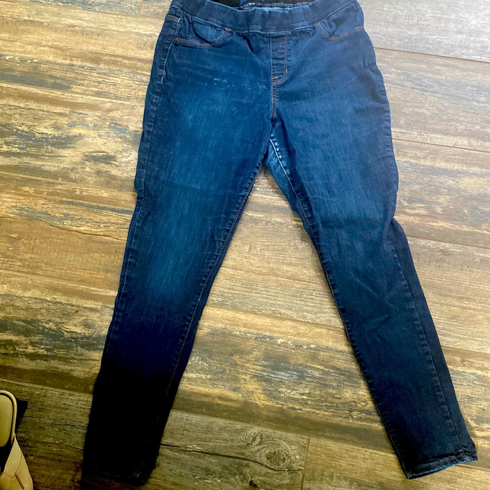 Fantastic pair of stretch old navy slimy jeans. Navy. Size 14.